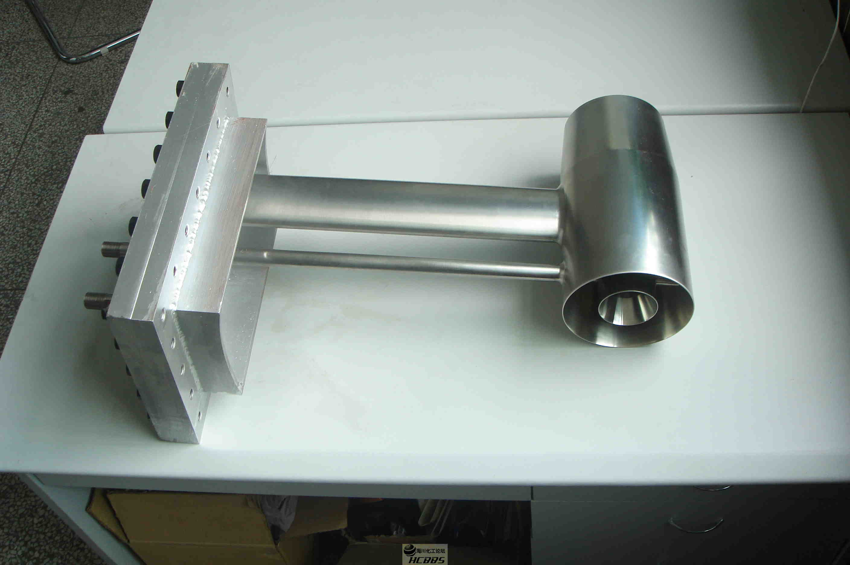 喉徑中心線安裝時一定與管中心一致。