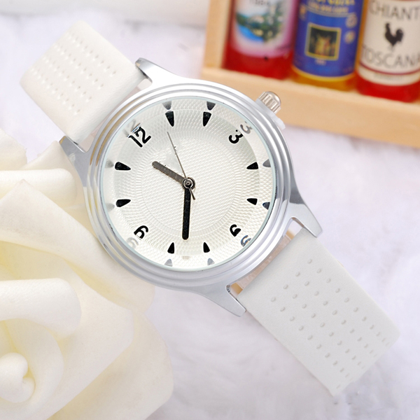 合金女士學生禮品手表批發(fā)廠家直銷【穩(wěn)達時鐘