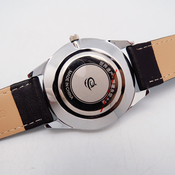 底蓋可以按照您的要求鐳射字母或圖案。