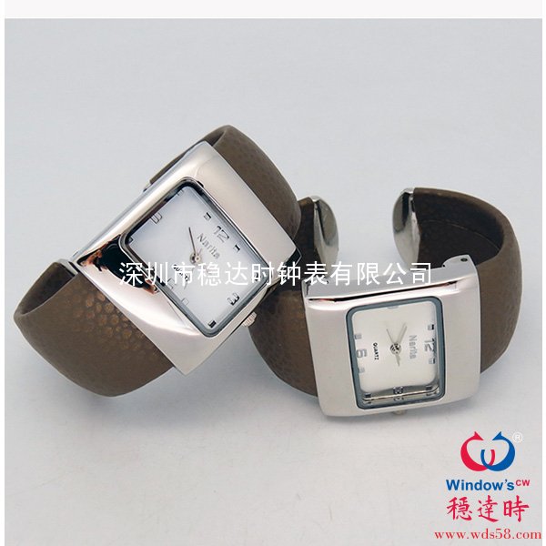 方形包皮手鐲表