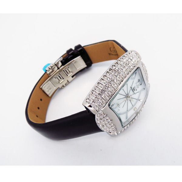 穩(wěn)達(dá)時(shí)異形銅殼鑲鉆石英表定制