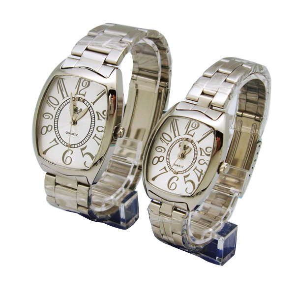 穩(wěn)達(dá)時經(jīng)典簡約豪華商務(wù)進(jìn)口機(jī)芯防水防塵情侶手表