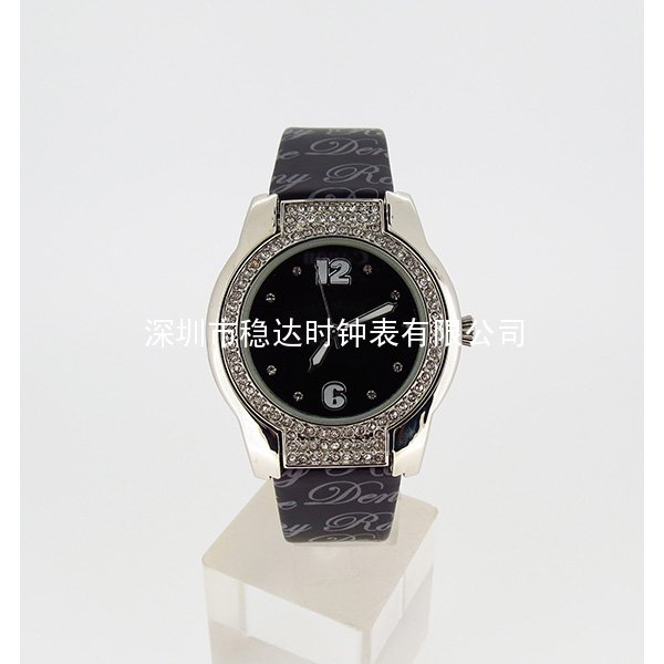 穩(wěn)達(dá)時(shí)男女通用皮帶禮品手表定制廠家