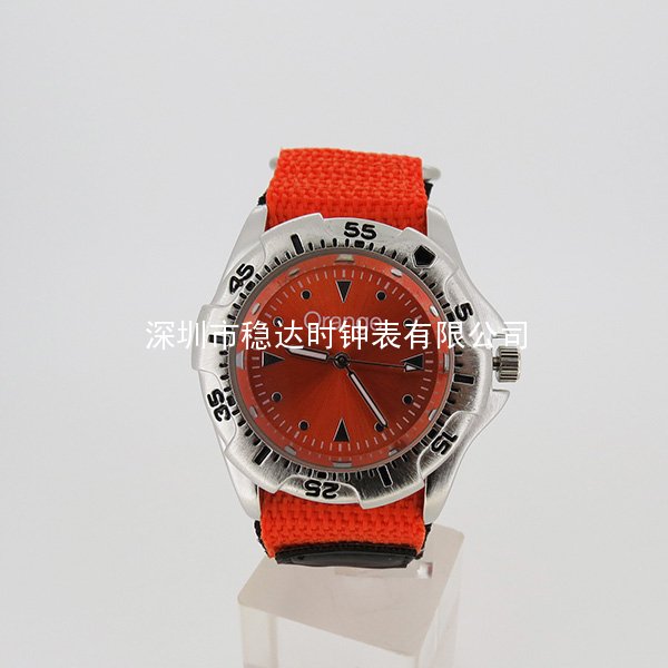 穩(wěn)達(dá)時(shí)尼龍帶運(yùn)動(dòng)手表廠家