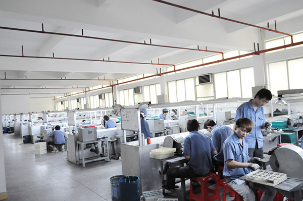 高效生產(chǎn)車間專注品質(zhì)生產(chǎn)—穩(wěn)達(dá)時鐘表工廠