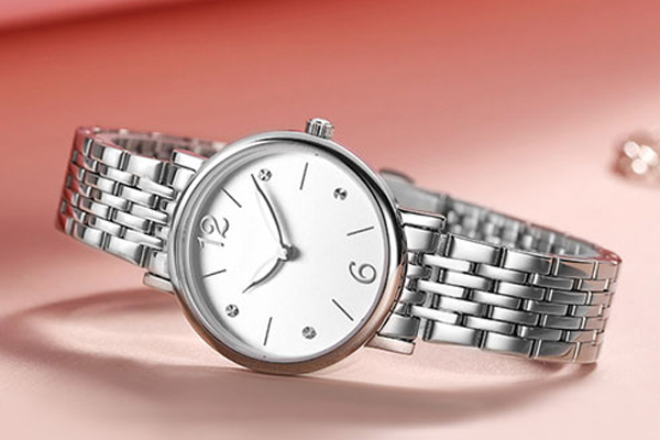 精鋼材質(zhì)才能造就耐用屬性&mdash;穩(wěn)達(dá)時(shí)定制手表