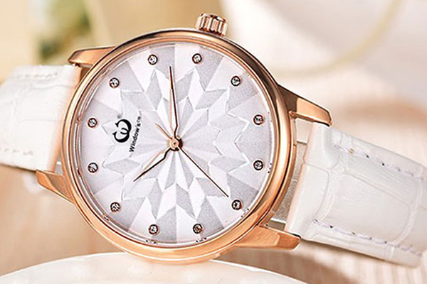 女士石英手表高檔腐蝕字面 原裝進(jìn)口機(jī)芯&mdash;&mdash;穩(wěn)達(dá)時手表廠家