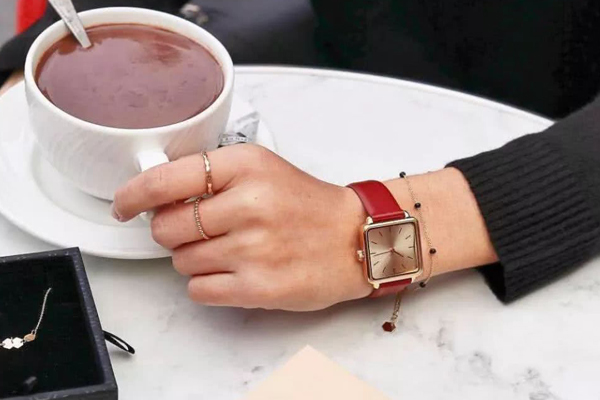 穩(wěn)達(dá)時(shí)商務(wù)女士小方表定制手表廠商一手貨源