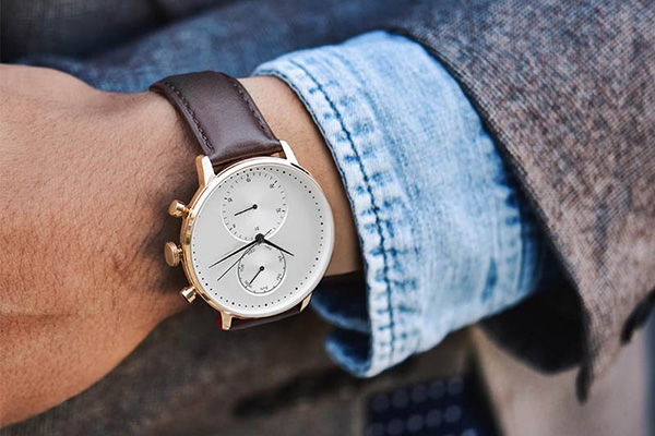 穩(wěn)達(dá)時簡約皮帶款式情侶石英手表廠家供應(yīng)