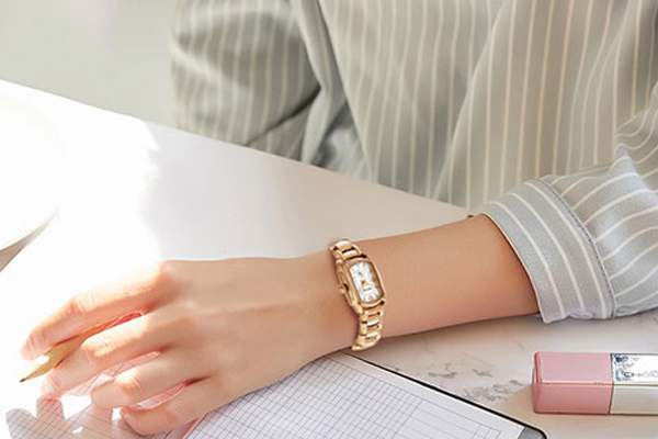 ins風(fēng)小眾款式批量供應(yīng) -穩(wěn)達(dá)時(shí)手表廠