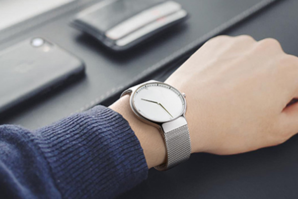 穩(wěn)達(dá)時(shí)男士商務(wù)石英網(wǎng)帶手表廠(chǎng)家定制加工服務(wù)