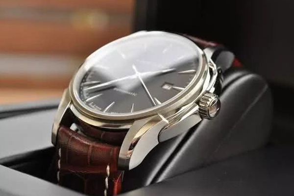 商務(wù)男士皮帶腕表定制就在穩(wěn)達(dá)時(shí)手表廠