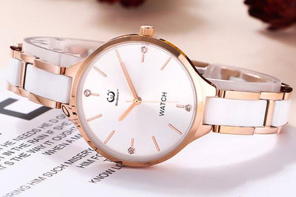 穩(wěn)達(dá)時輕奢設(shè)計感鑲鉆石英手表高端品質(zhì)