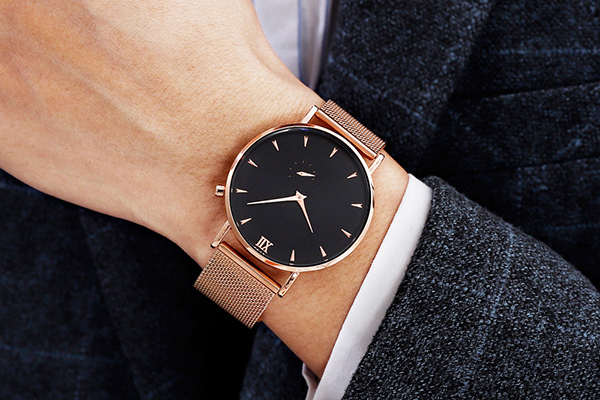 商務(wù)簡(jiǎn)約款手表供應(yīng)-深圳手表廠家品質(zhì)出產(chǎn)