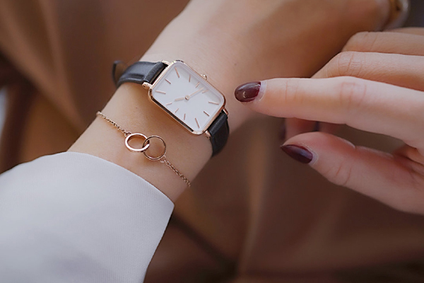 方殼手表皮帶材質(zhì) 百搭暢銷(xiāo)推薦
