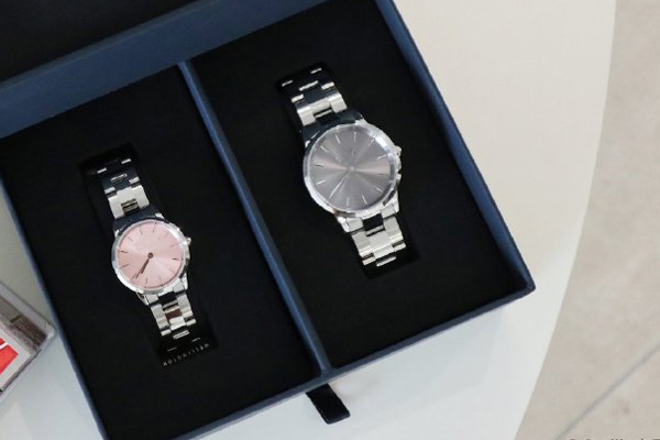 經(jīng)典鋼殼鋼帶男女禮品表款